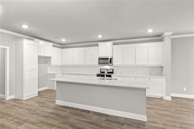 Building Photo - 304 Community Dr