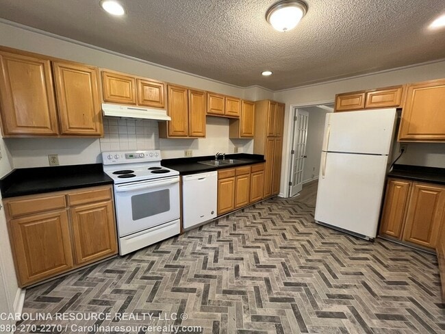 Building Photo - 4535 Dawnwood Dr