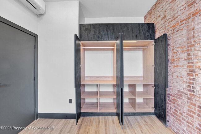 Building Photo - 117 Penn Ave