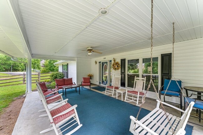 Building Photo - 519 Country Oaks Dr