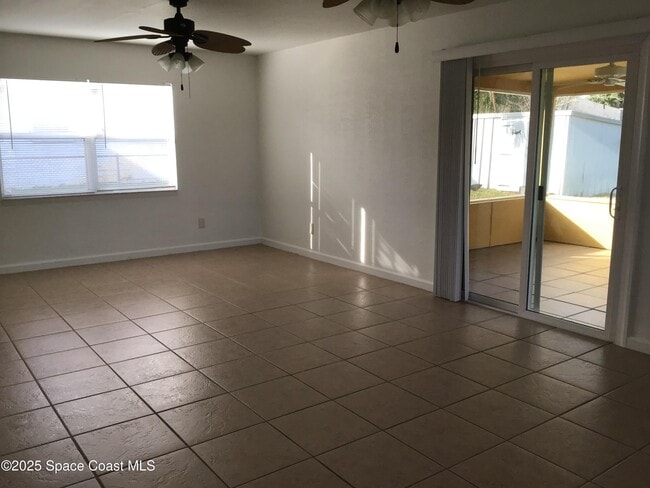 Building Photo - 2360 Warwick Rd