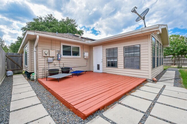 Building Photo - 2722 Amaranth Dr