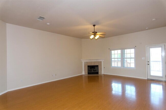 Building Photo - 1006 Promenade Ct