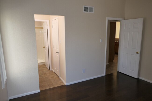 Building Photo - 5122 E Shea Blvd