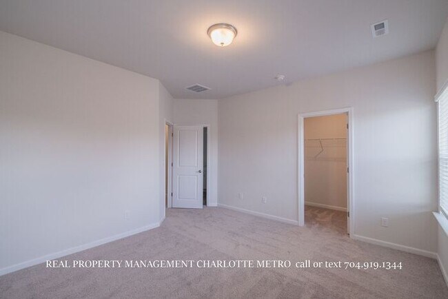 Building Photo - Stylish 3-Bedroom Gem Near I-485 & Charlotte Hotspots