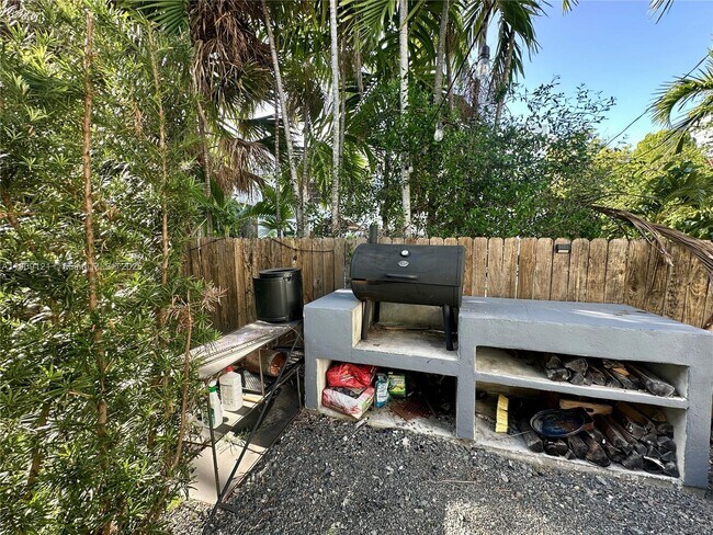 Building Photo - 1135 101st St