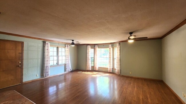 Building Photo - 3 Bed 1.5 Bath in the Coronado Heights 2nd Addn NW OKC