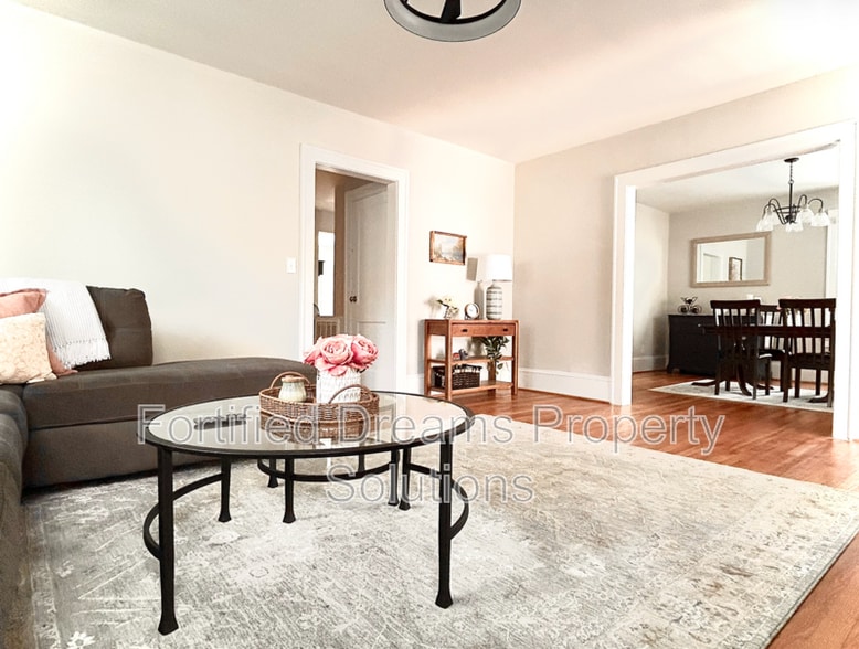 Building Photo - 2240 Queen St