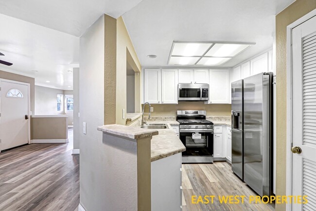 Building Photo - 21 Lobelia