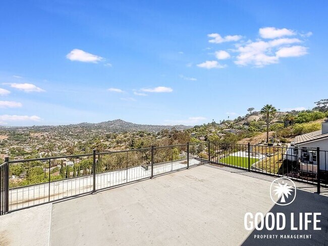 Building Photo - 9400 Crest Dr