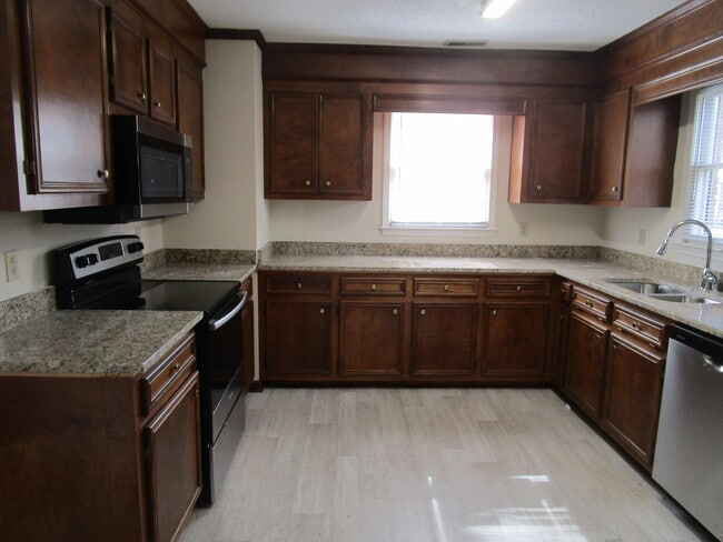 Building Photo - 110 Delorme Ct