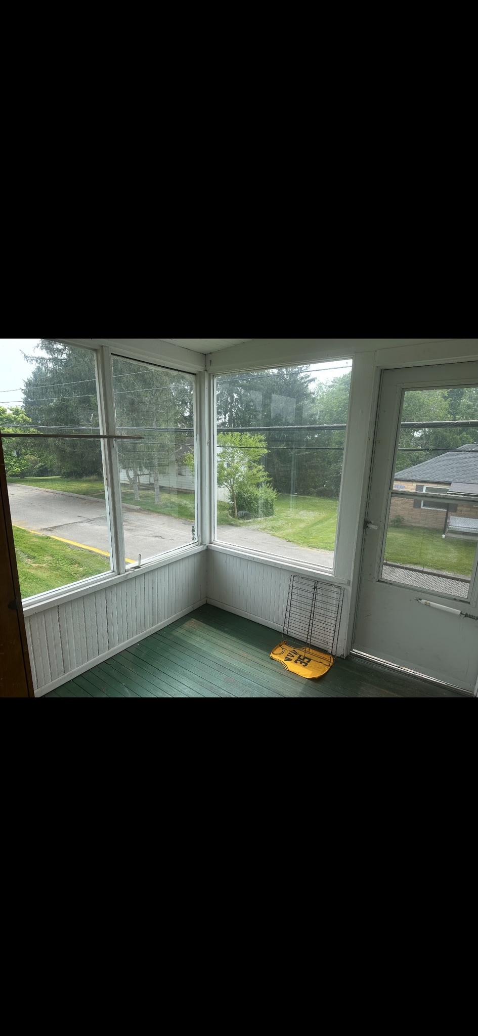 Sunroom - 859 Miller St