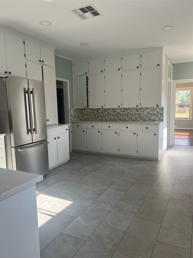 Building Photo - 803 Austin St