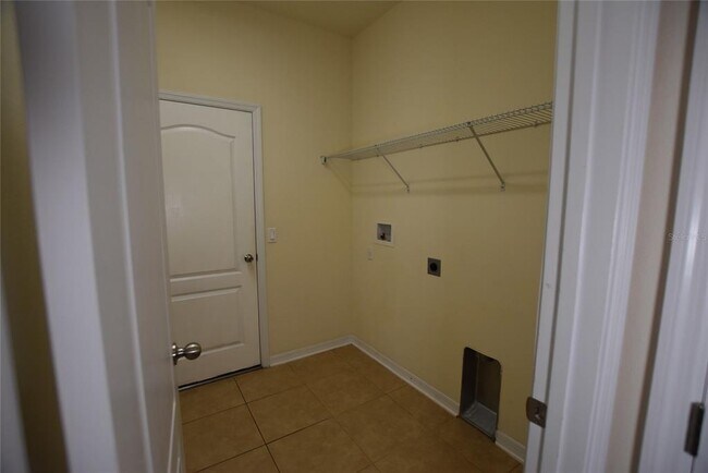 Building Photo - 708 Lake Tarpon Way
