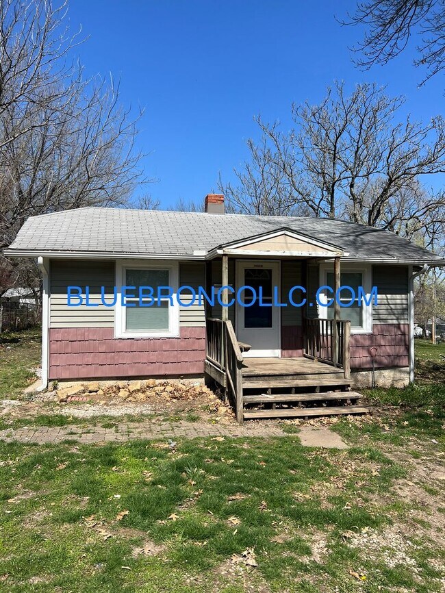 Primary Photo - Cozy 1 bedroom house with a lot to offer
