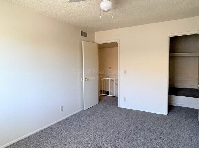 Building Photo - 4718 E Portland St