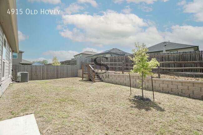 Building Photo - 4915 Old Hovey