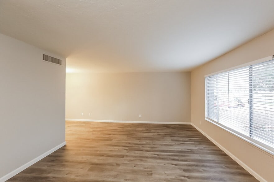 Building Photo - 1635 E Apollo Rd