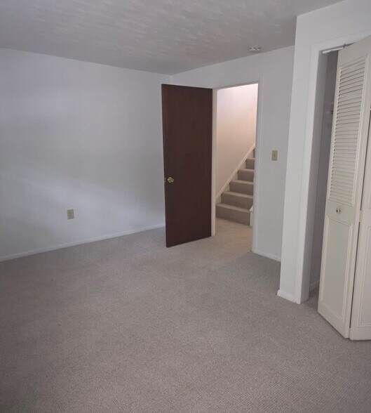 Building Photo - 74 Schuler St