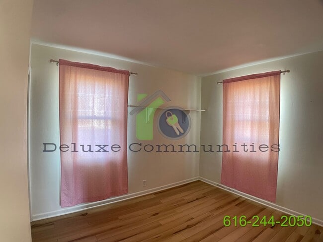 Building Photo - 4366 Prairie St SW