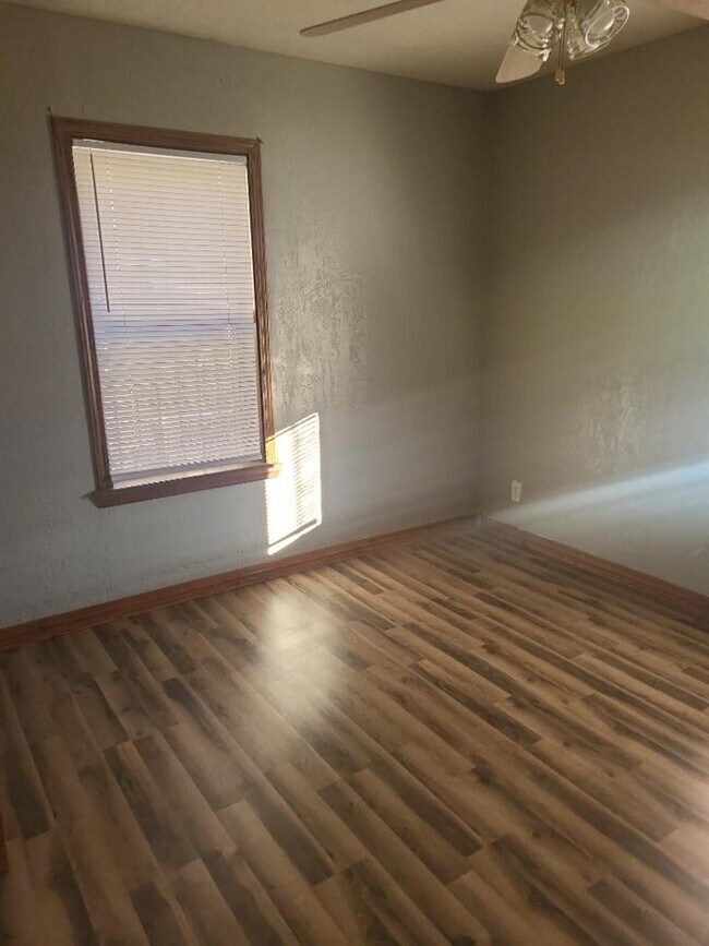 Building Photo - 815 SW H Ave