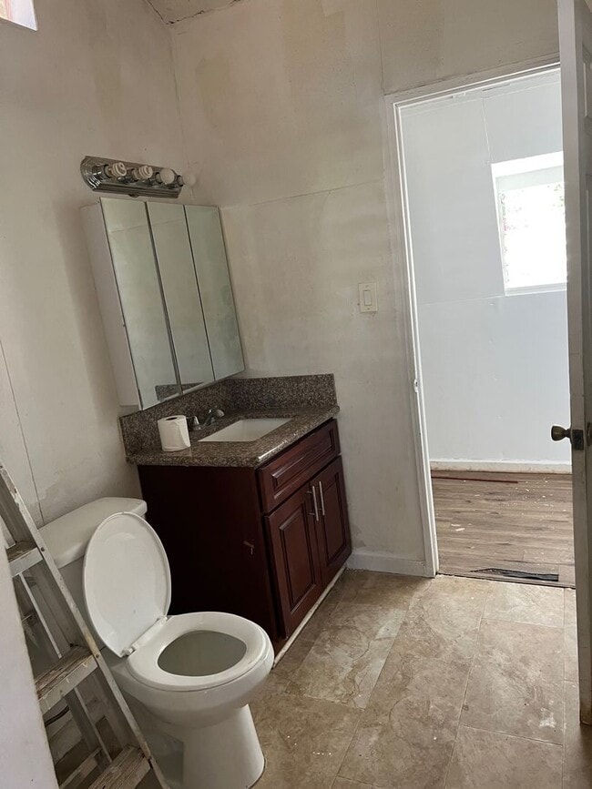 Building Photo - 86-321 Puhawai Rd