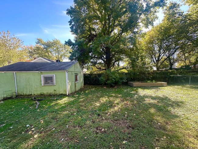 Building Photo - Great Location! 2-Bed, 1-Bath Home with La...