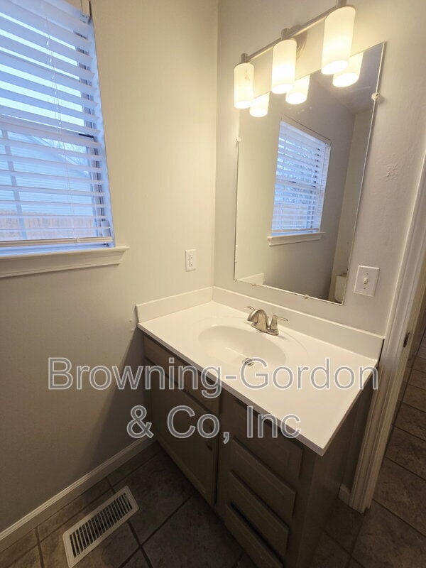 Building Photo - 243 Ash Grove Dr