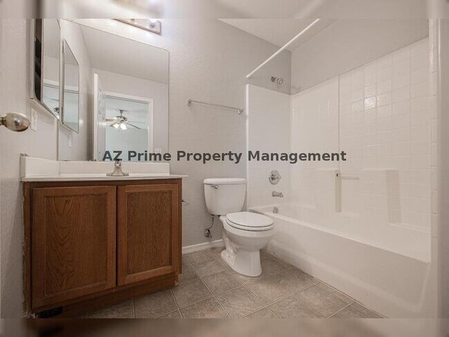 Building Photo - 227 W Darrow St