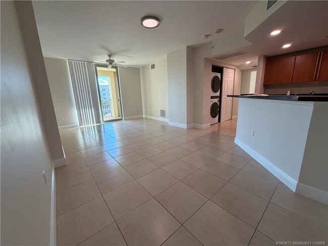 Building Photo - 610 Clematis St