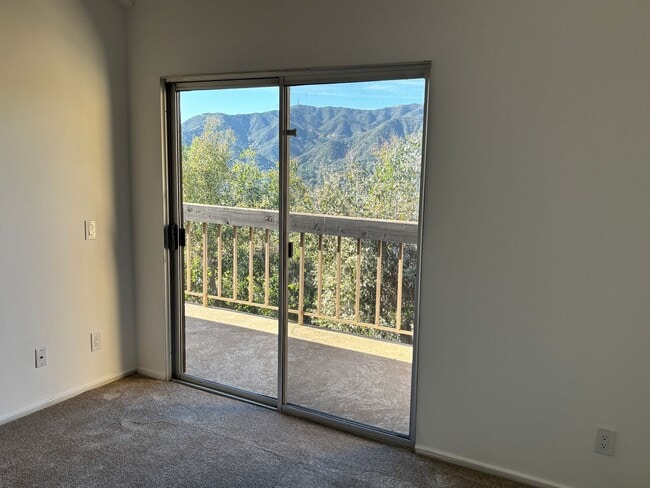 Building Photo - Gorgeous condo with Amazing Views!