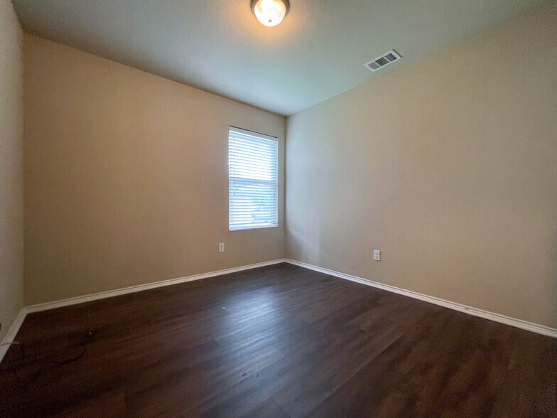 Building Photo - 10304 Walley Way