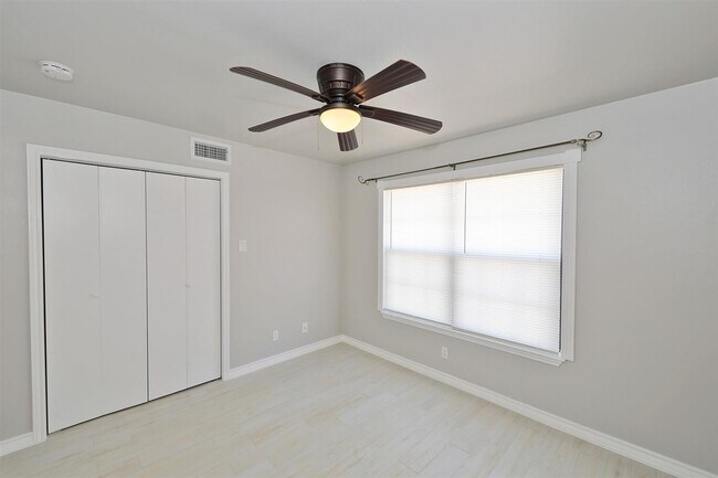 Building Photo - 2600 E San Jose St