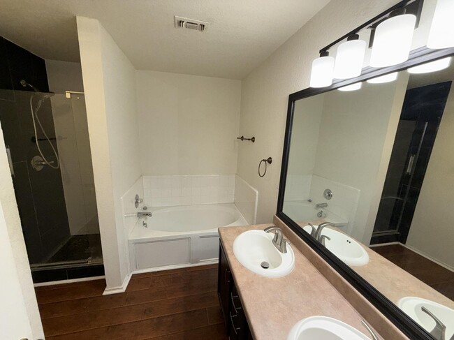 Building Photo - 11319 Grapevine Hill