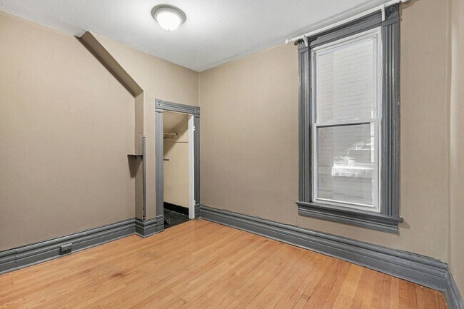 Building Photo - Comfort & Convenience in the Heart of Denver – 3BR/2BA