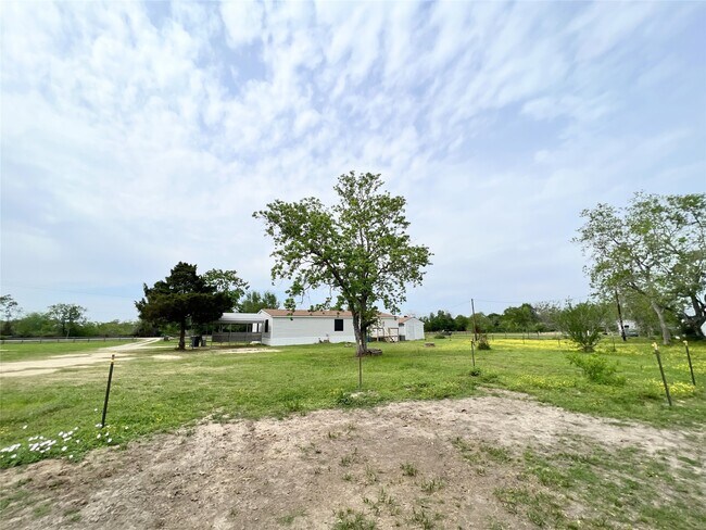 Building Photo - 10125 Needville Fairchilds Rd