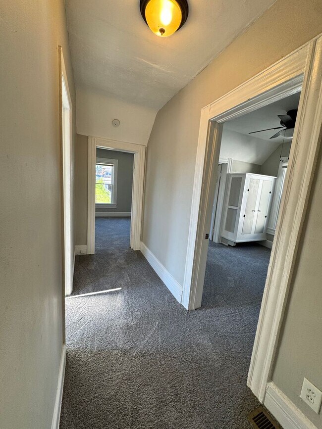 Building Photo - 3524 Henritze Ave