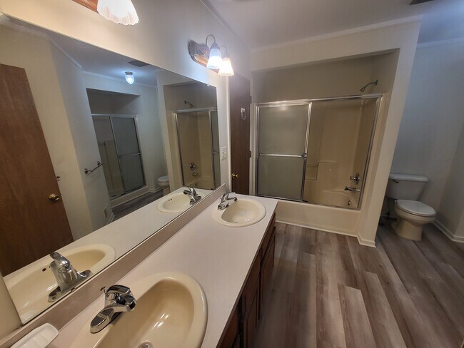 Building Photo - 11737 21 Mile Rd