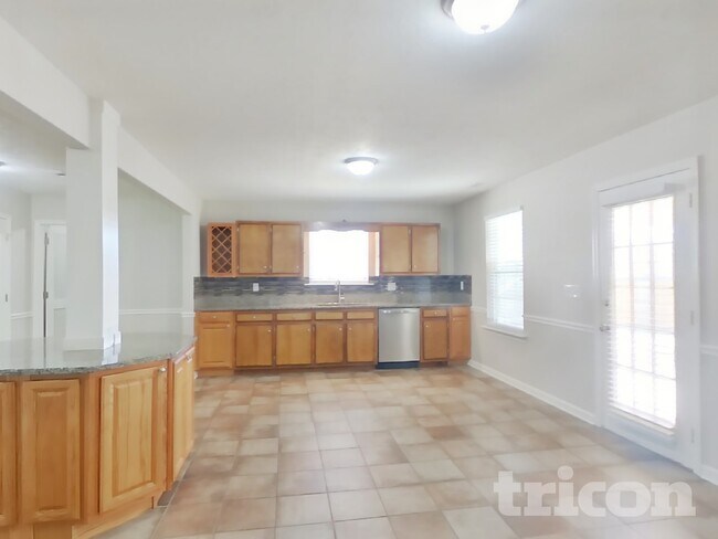 Building Photo - 2108 Montgomery Ln