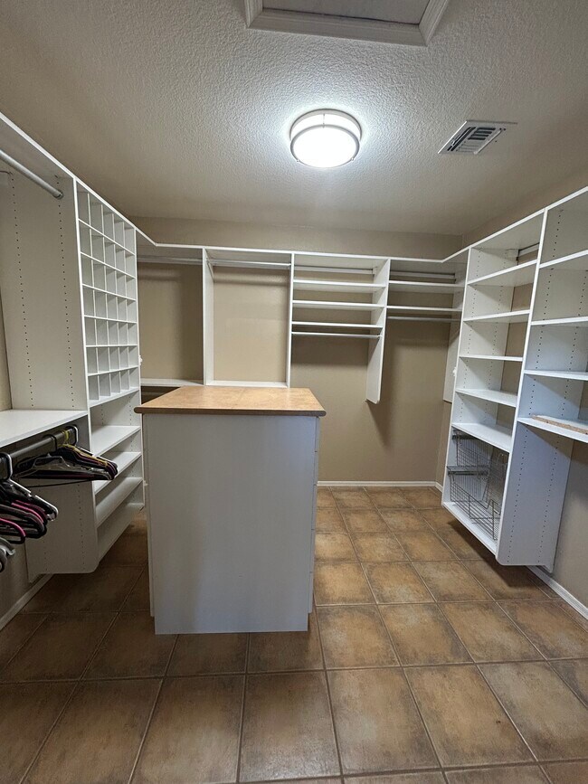 Building Photo - 2384 E Bonita Canyon Dr