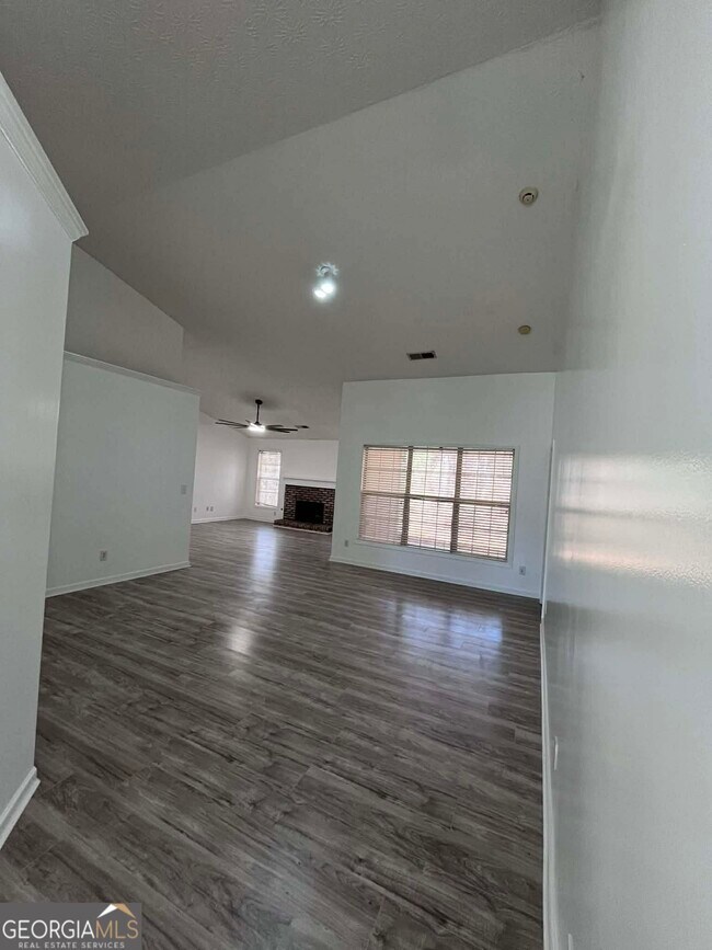 Building Photo - 2400 Miller Oaks Cir