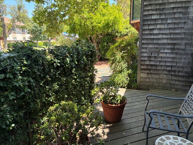 Building Photo - Gorgeous North Davis 3 bedroom available f...