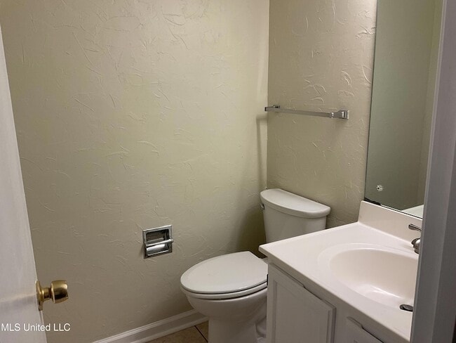 Building Photo - 139 Lakebend Cir