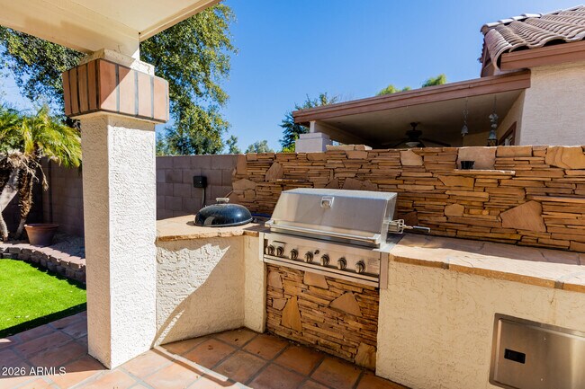 Building Photo - 7421 S Kachina Dr