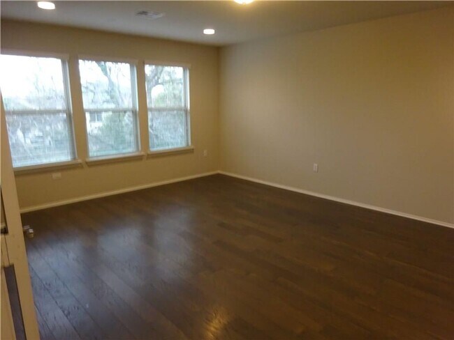Building Photo - Large Three Bedroom Home Near Mary Moore Searight Park
