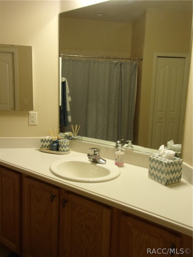 Building Photo - 877 W Silver Meadow Loop