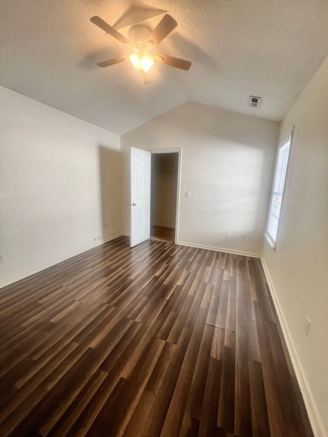 Building Photo - Two Bedroom Two Bath Town Home 3 month RENT SPECIAL