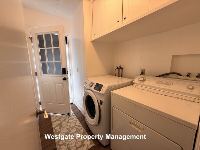 Building Photo - Beautiful Modern 2/2 Country Home - 985 Eastman Lane