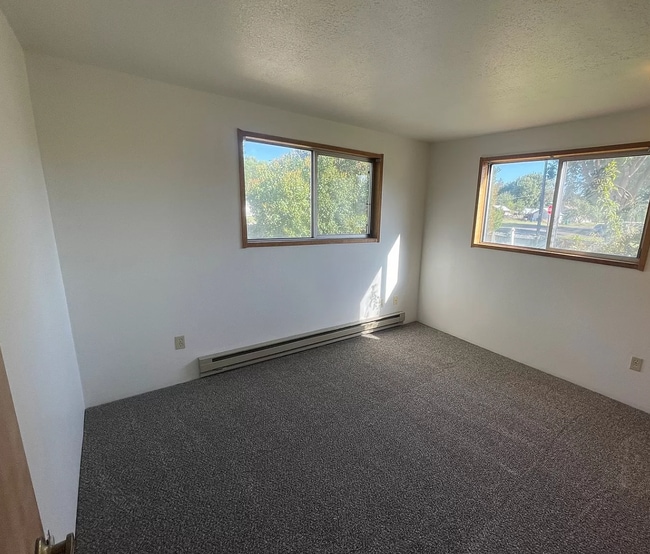 Building Photo - Custom 3 Bedroom Home for Rent