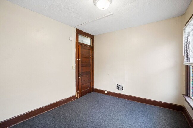 Building Photo - 293 E 14th Ave
